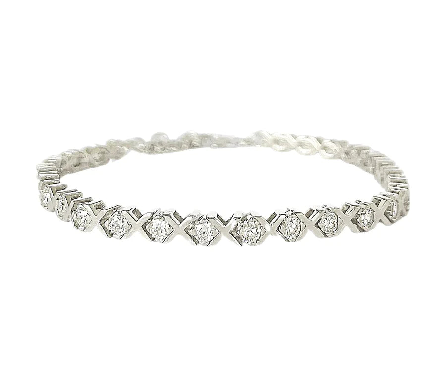 Vera Design - XO armband Silfur með glærum steinum